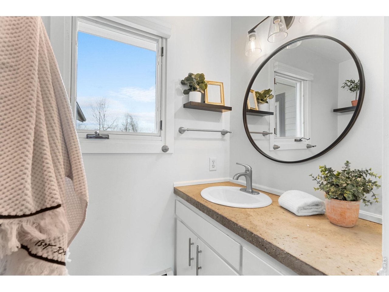 Primary ensuite bathroom