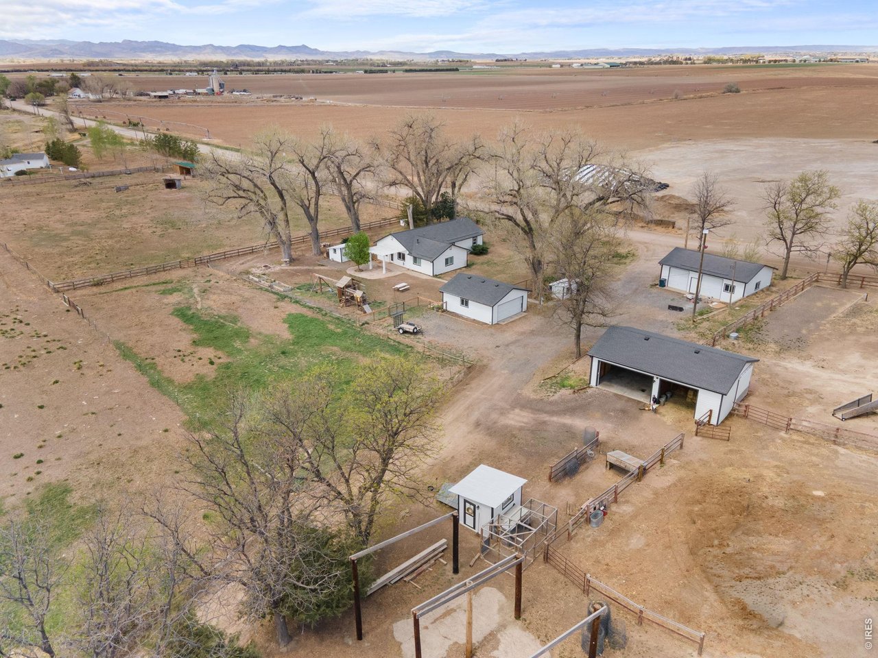Plenty of space for your work trucks, trailers or RVs