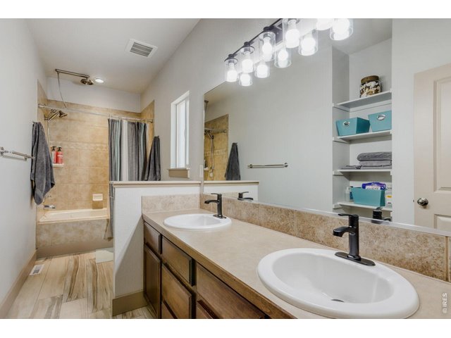 Property Photo 14 Primary bathroom