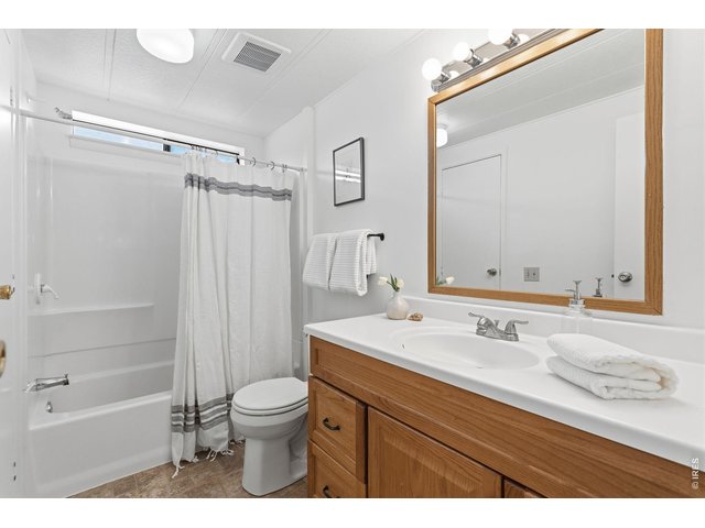 Property Photo 13 Full Bathroom 