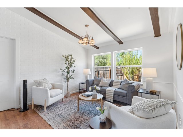 Property Photo 4 Vaulted Ceilings 