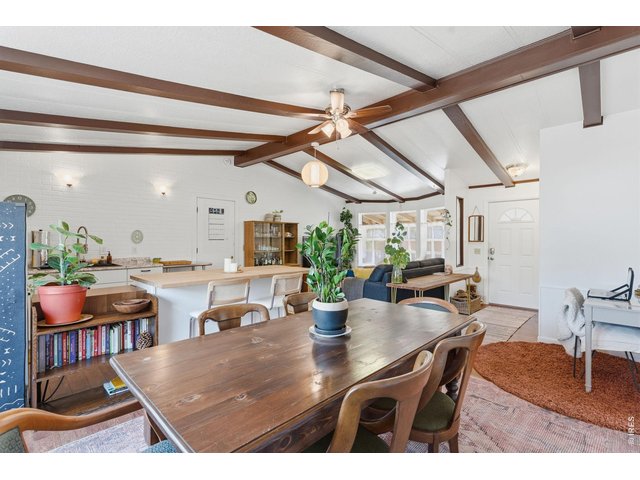 Property Photo 18 Vaulted ceilings