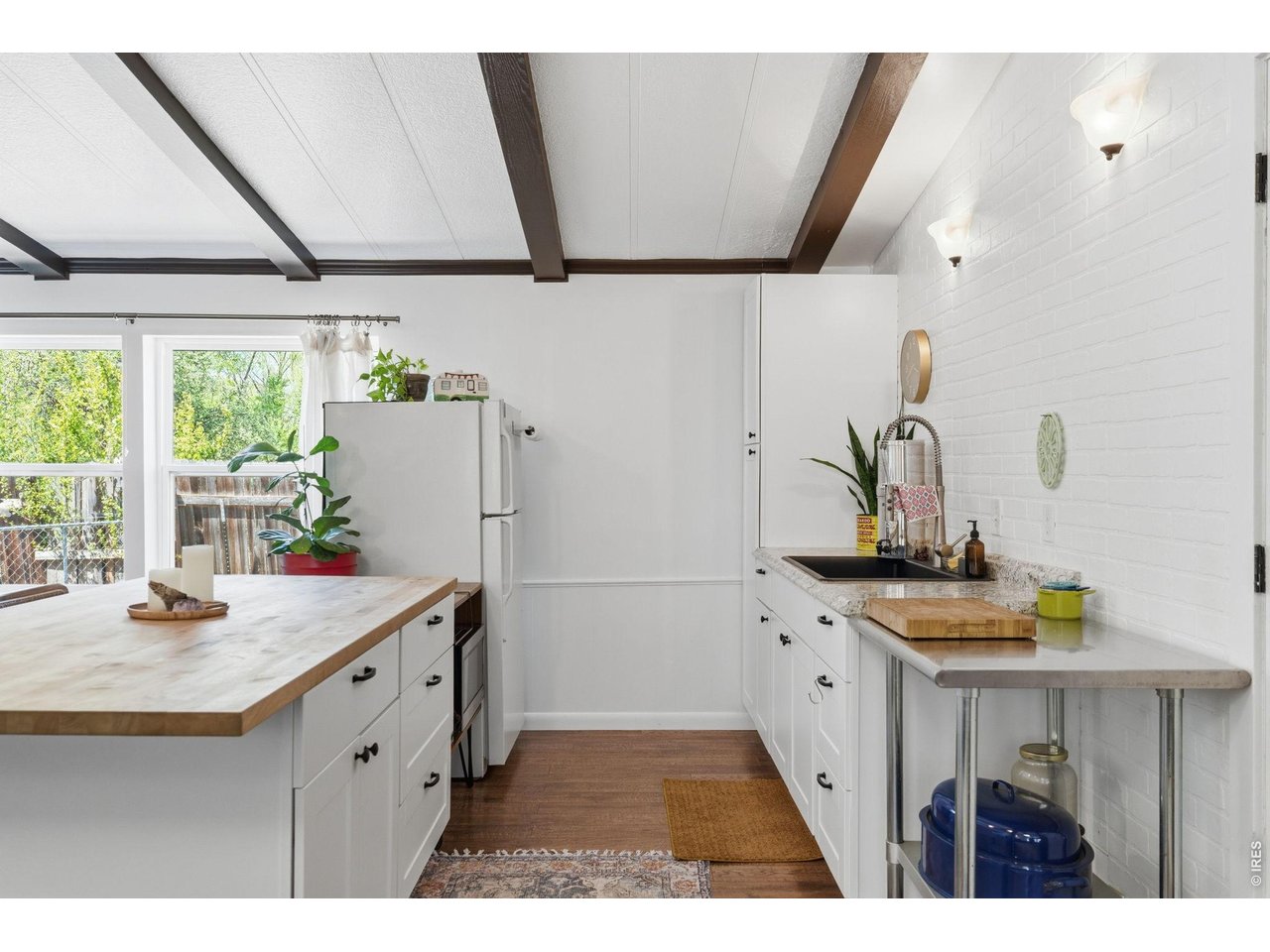 1 bedroom side's kitchen area