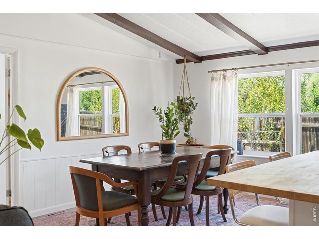 Property Photo 21 Bright dining space