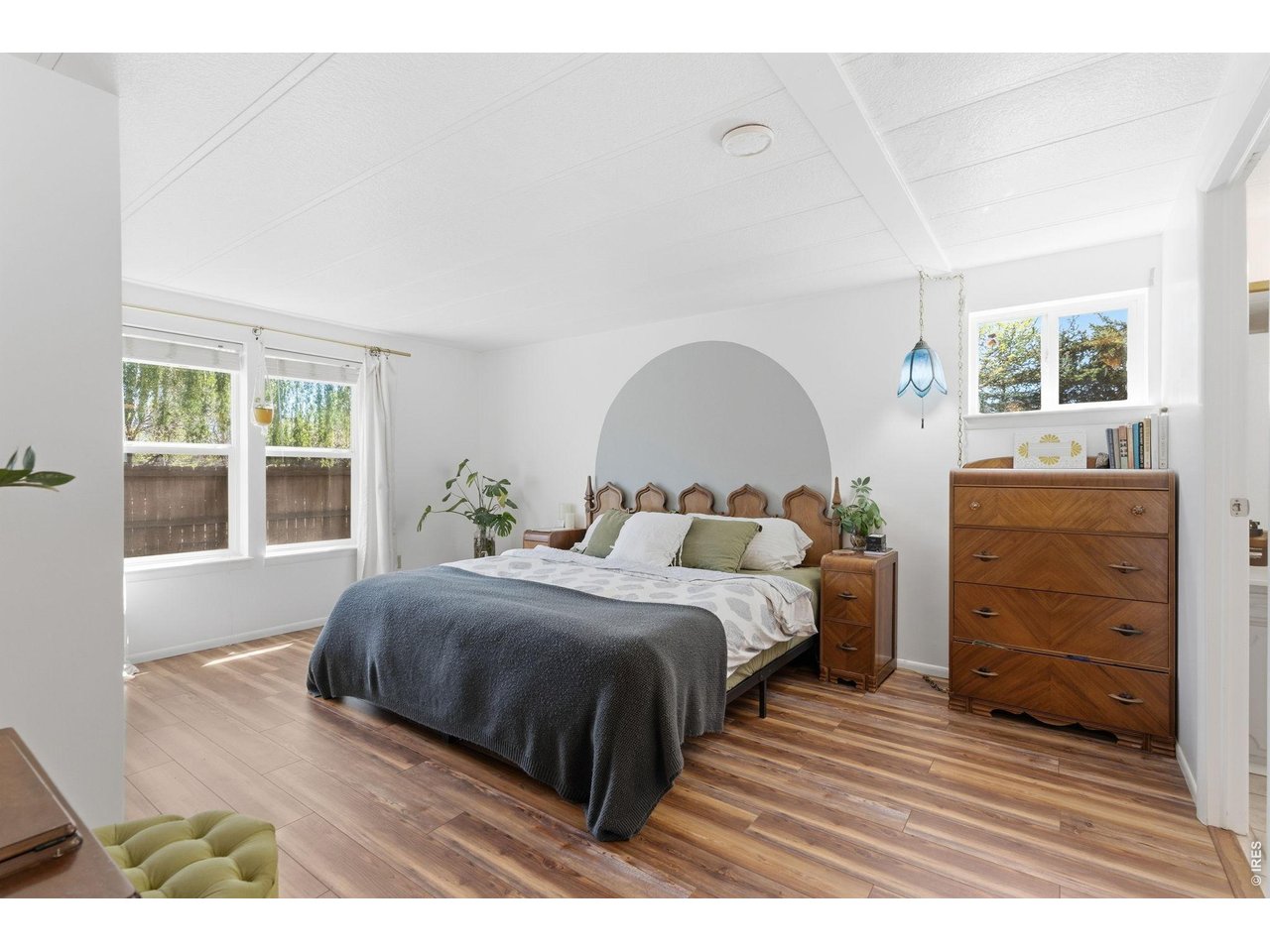 Oversized primary bedroom on the 1-bedroom side