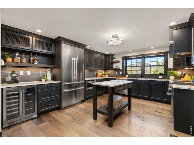 Property Photo 14 The well designed and updated kitchen! 