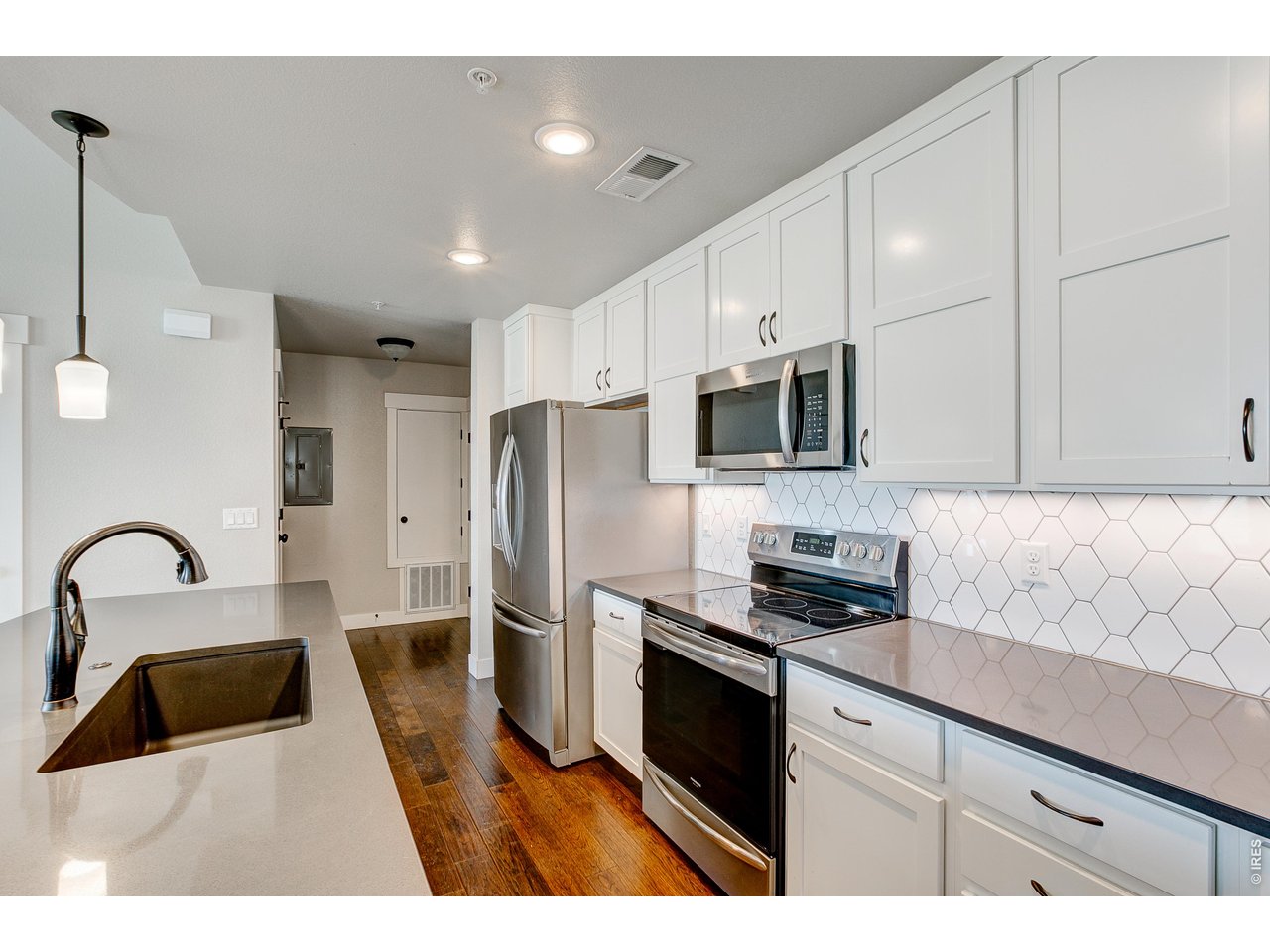Property Photo 3 Gorgeous, timeless kitchen!