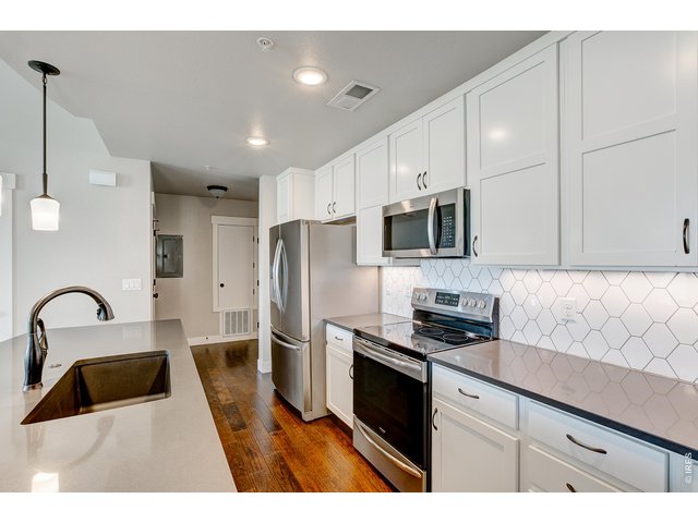 Property Photo 3 Gorgeous, timeless kitchen!