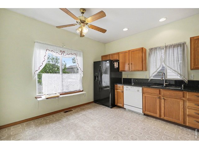 Property Photo 13 Kitchen