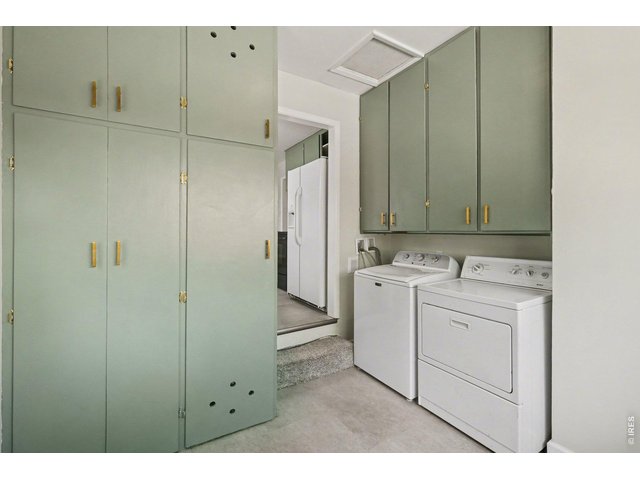 Property Photo 12 Large laundry area