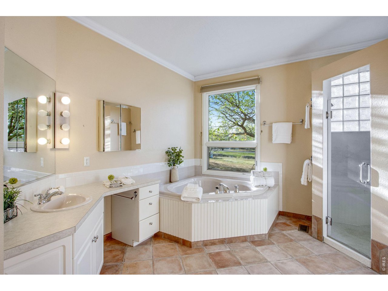 Dual Vanities