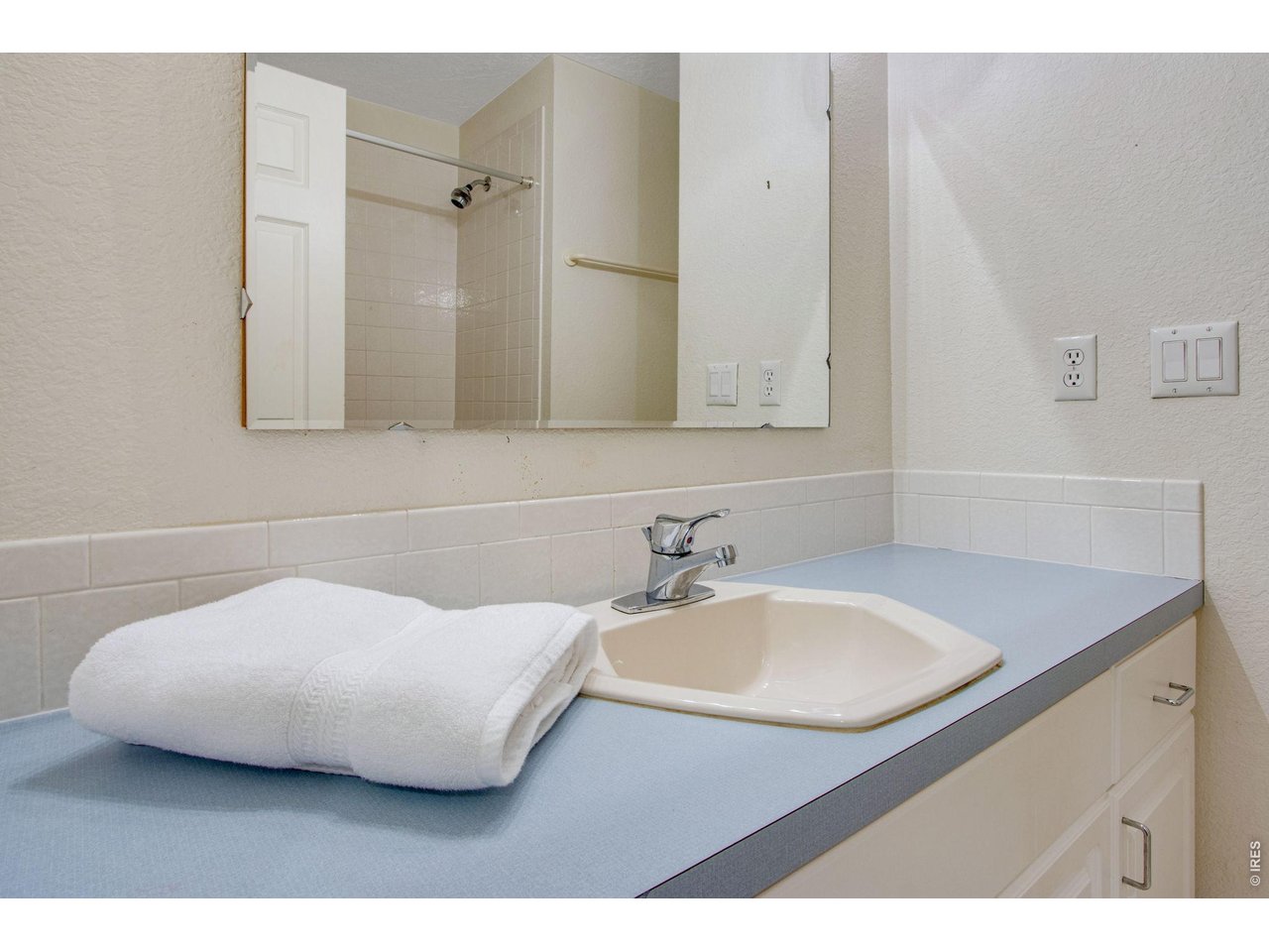 Shared Main Level Bath