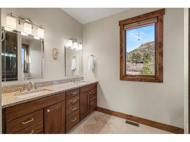 Property Photo 22 Primary bath