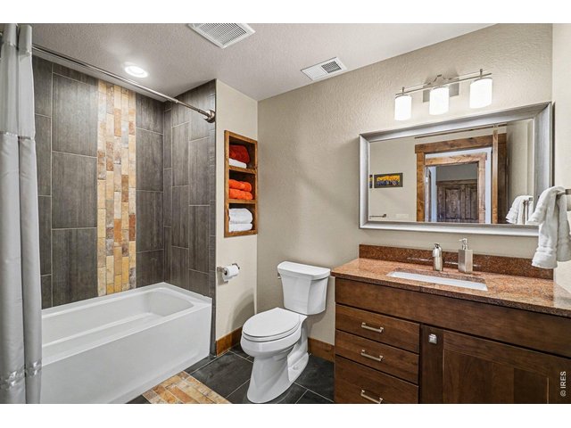 Property Photo 23 Lower level full tile bath