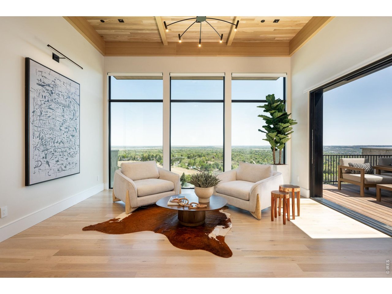 Spectacular upper level views, overlooking Boulder