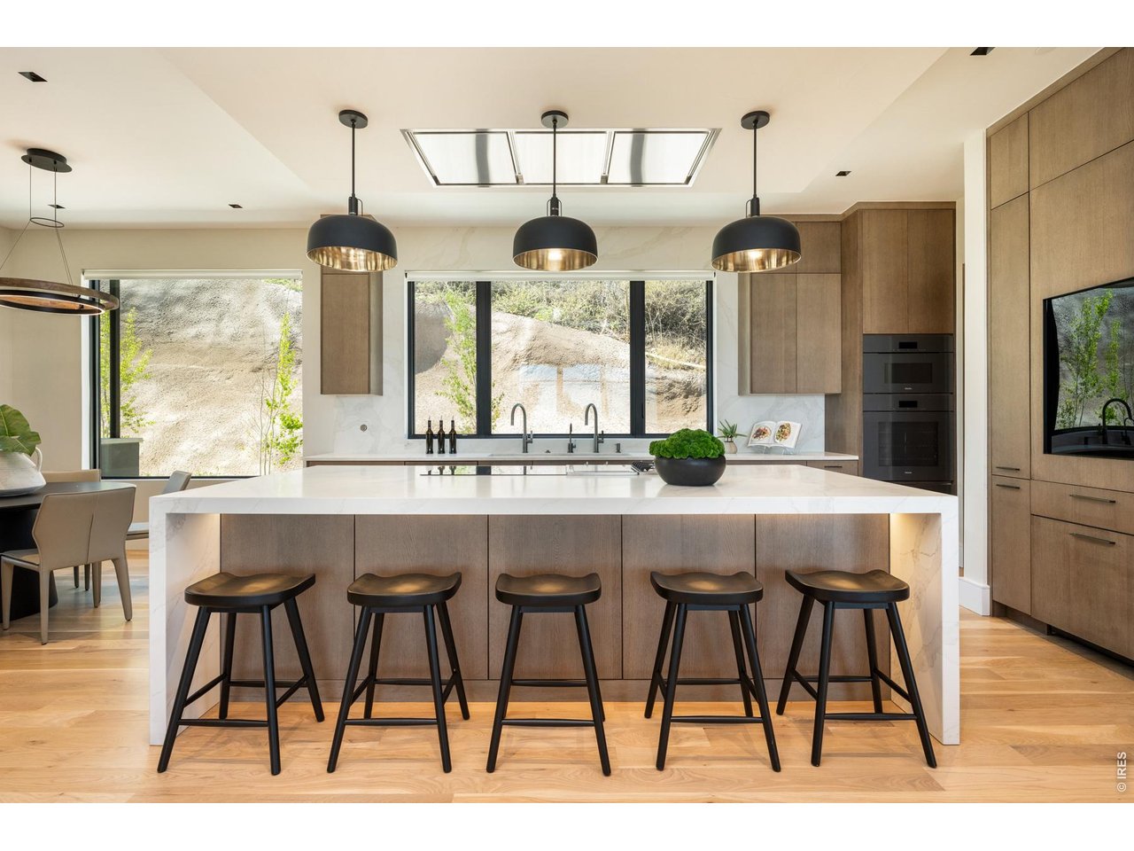 A gourmet chef's dream! A fully equipped kitchen with oversized kitchen island, top-of-the-line appliances and full walk-in scullery. 