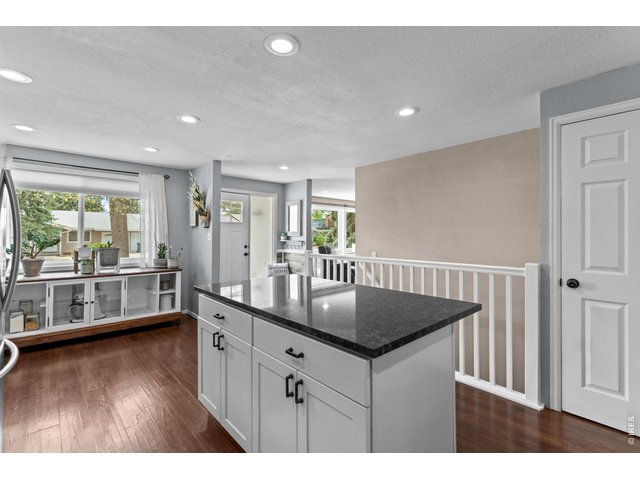 Property Photo 8 Kitchen island for more counter space