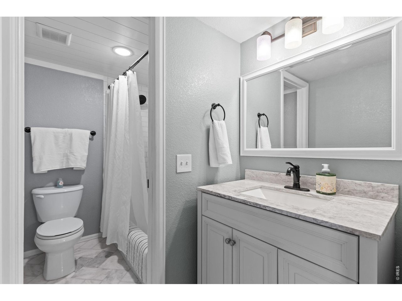 Main-level ensuite primary bath