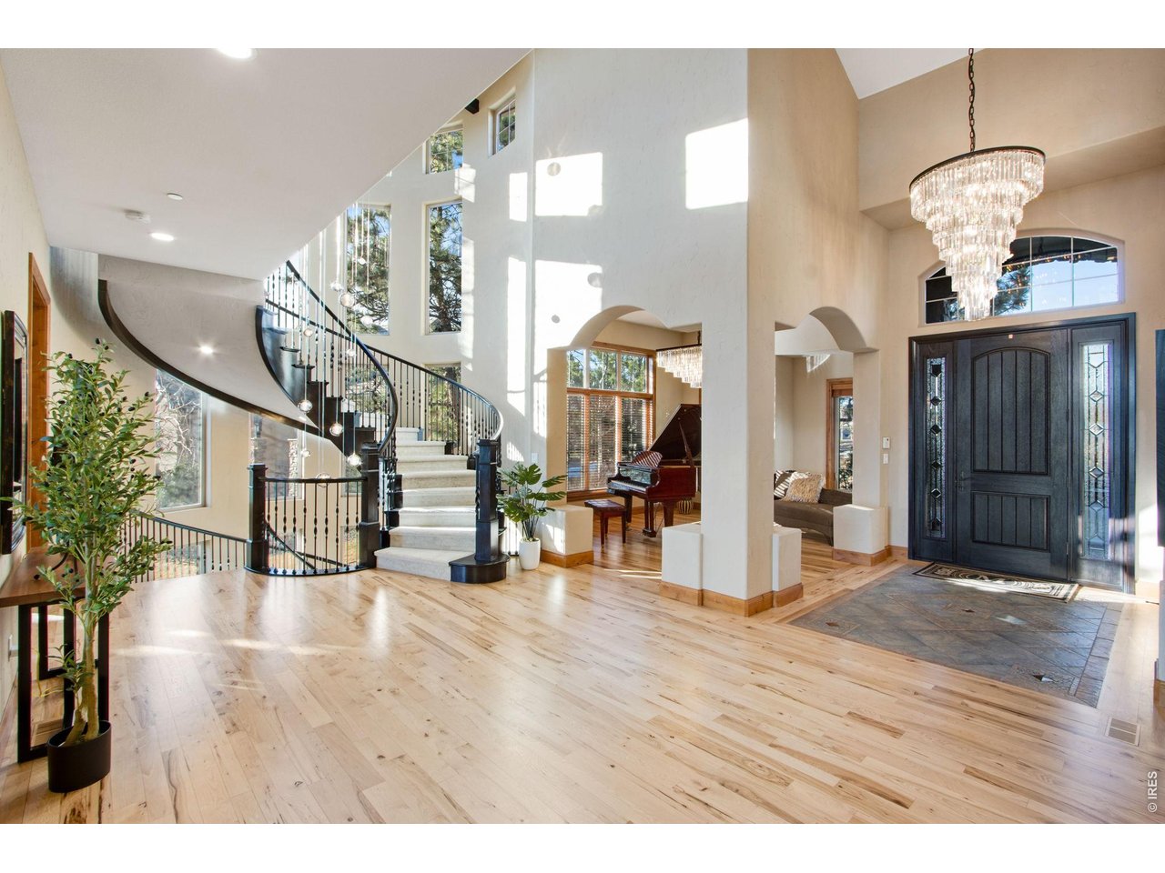 Hickory hardwood floors with 2" and 4" planks
