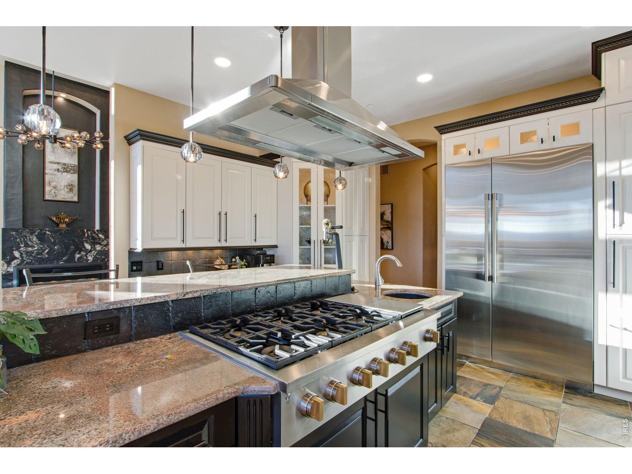 Gas range with flat grill and commercial hood