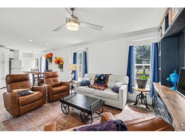 Property Photo 2 Amazing living room