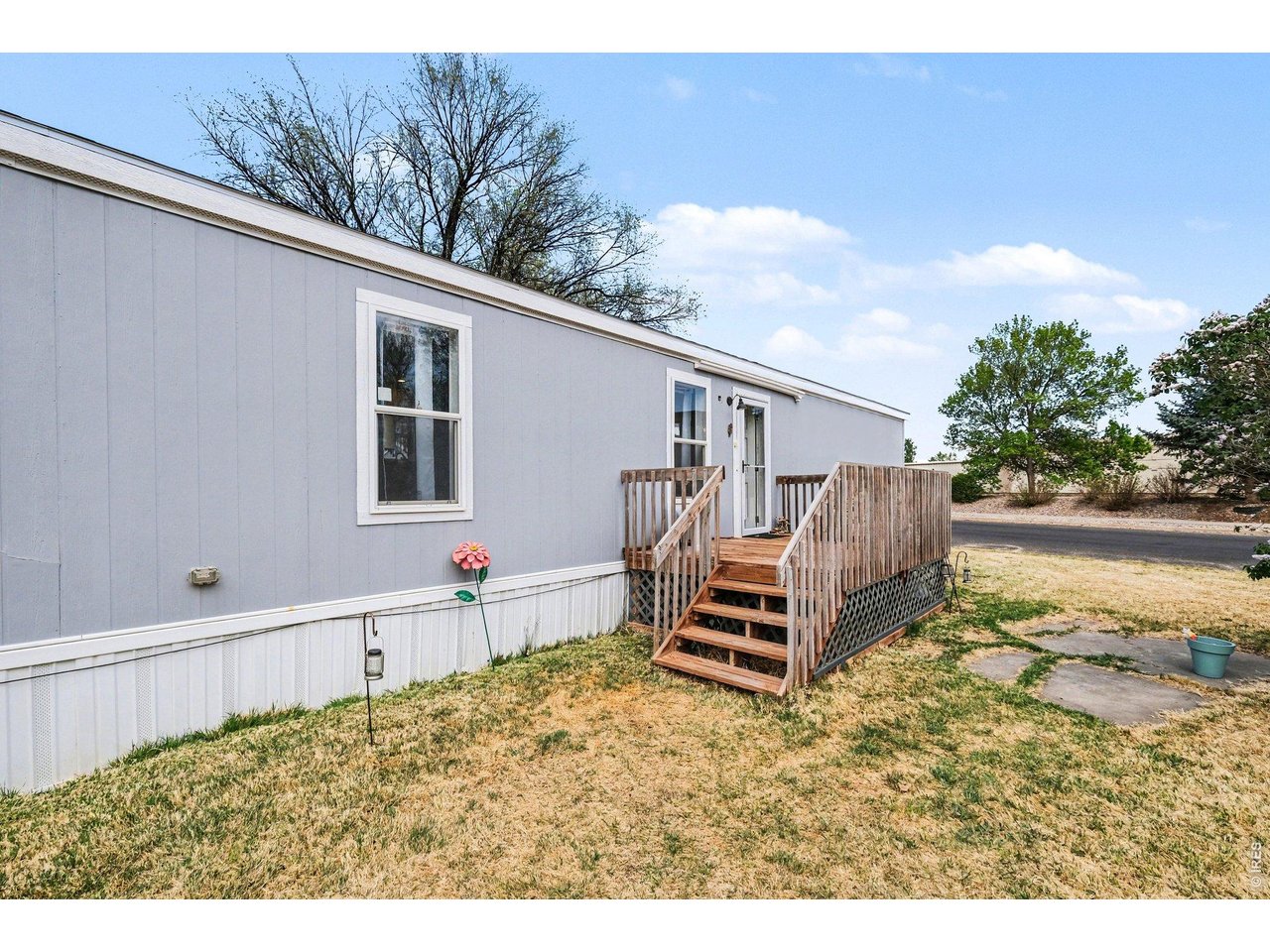 Large corner yard