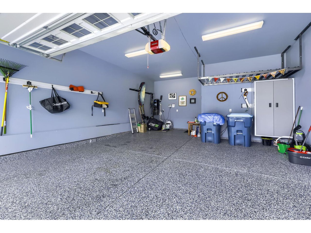 2 CAR GARAGE