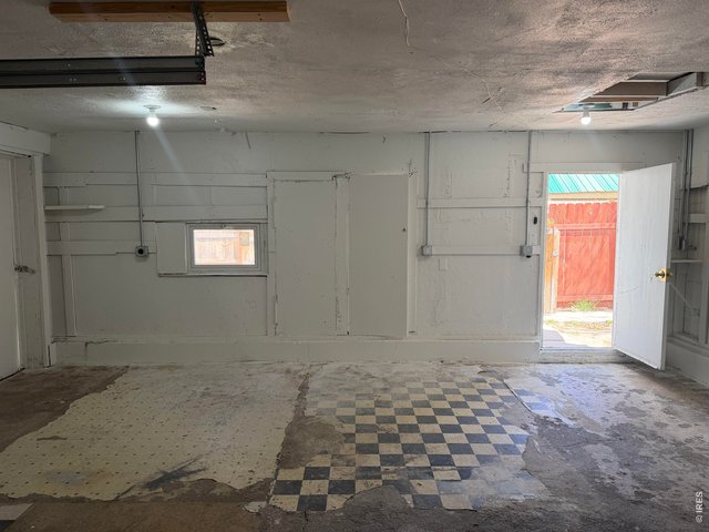 Property Photo 37 Garage Interior (220 electric working)