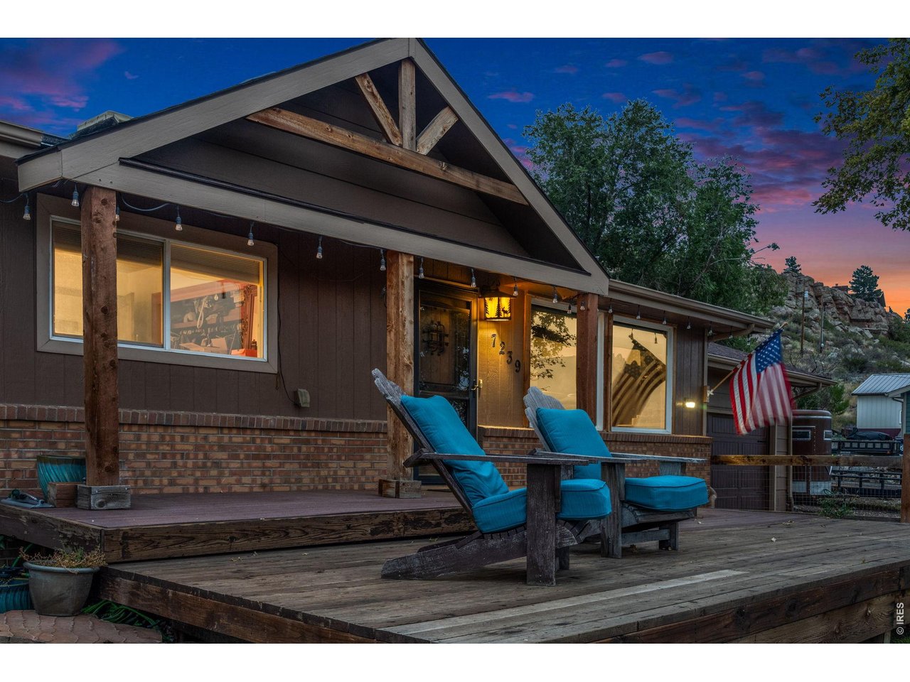 Expanded deck to enjoy sunrise to sunset! Unbelievable views while watching Elk Herds from your front porch. Doesn't get better than this.
