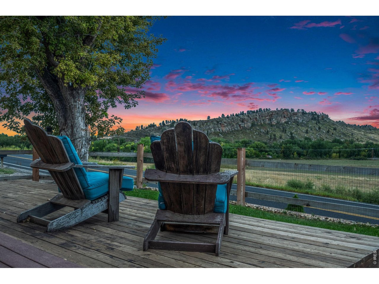 Enjoy amazing, year round, vacation views and wildlife right on your patio! Breathtaking sunsets and cool mountain breezes await.