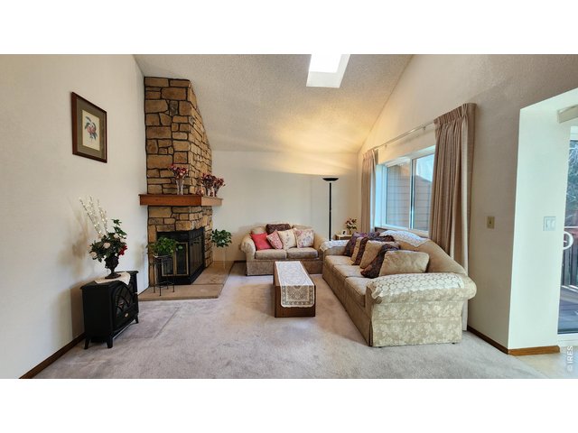 Property Photo 12 Living room