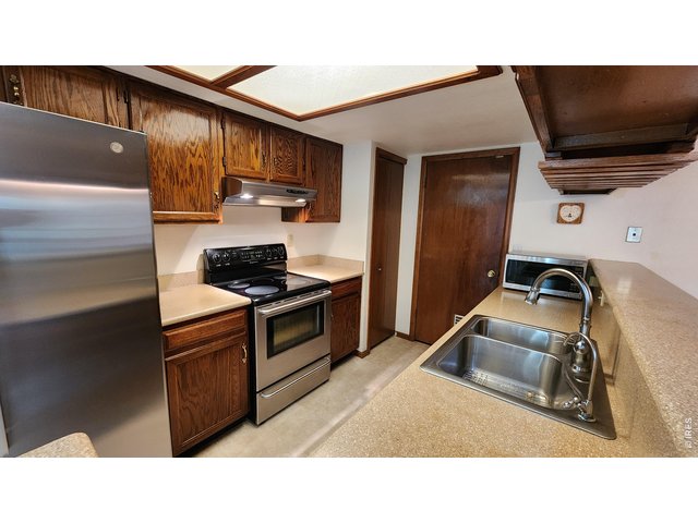 Property Photo 10 Kitchen