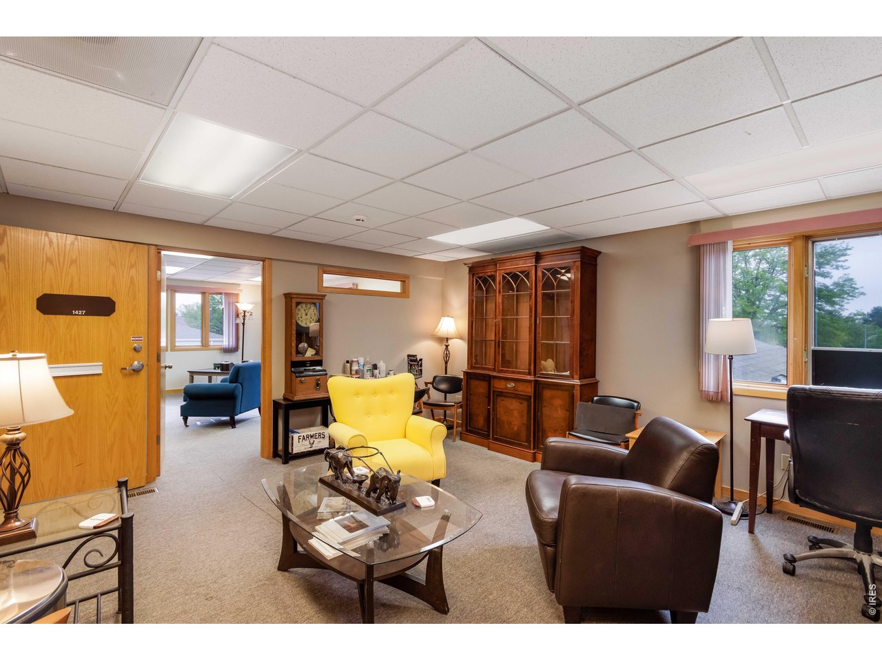 Good lighting and natural light from the windows