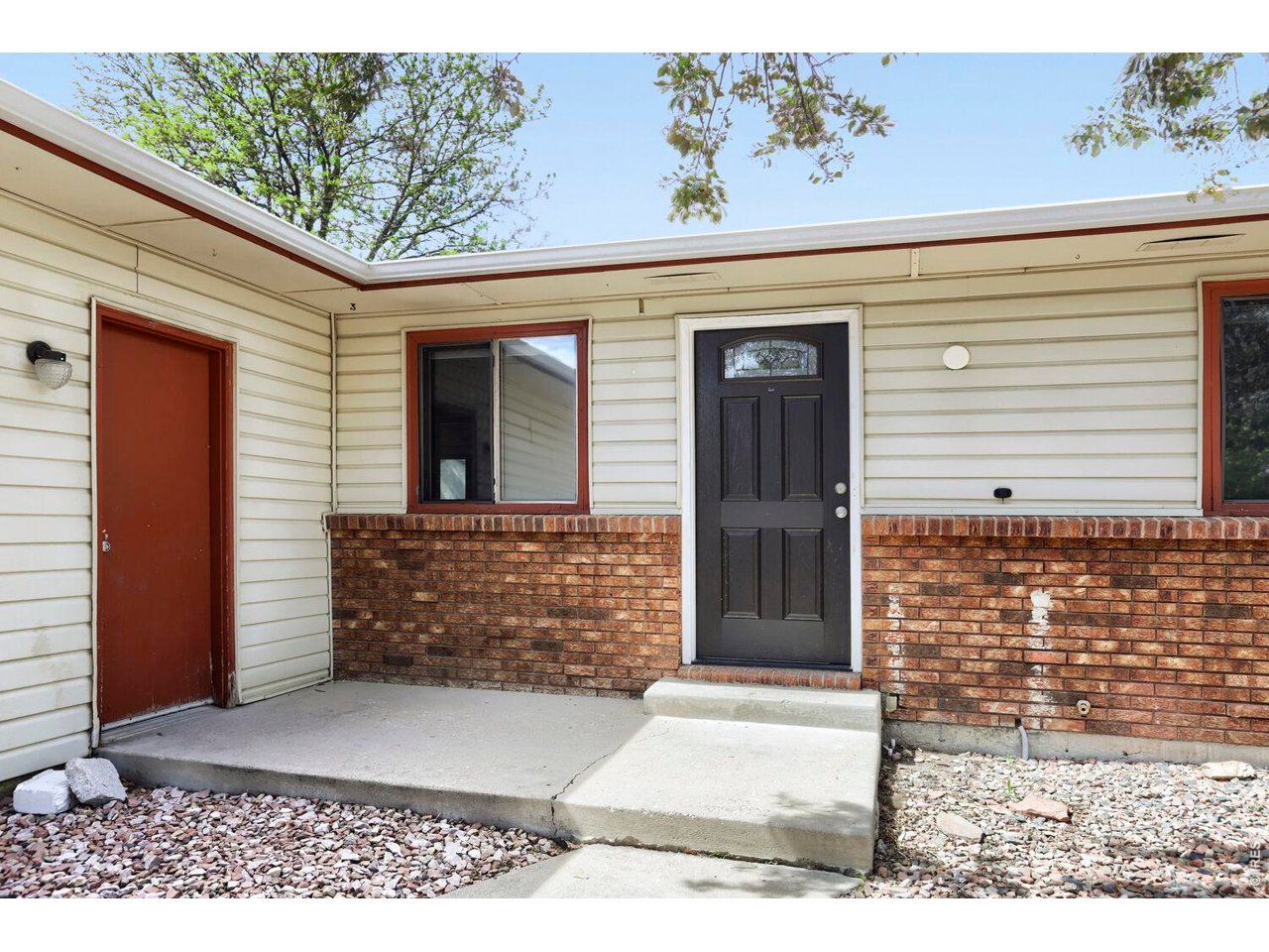 Welcome to 527 S Estrella!