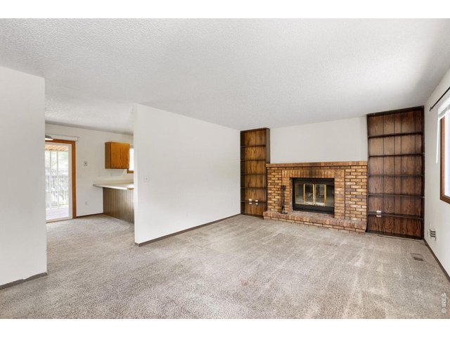 Property Photo 4 Large living room w/ wood fireplace