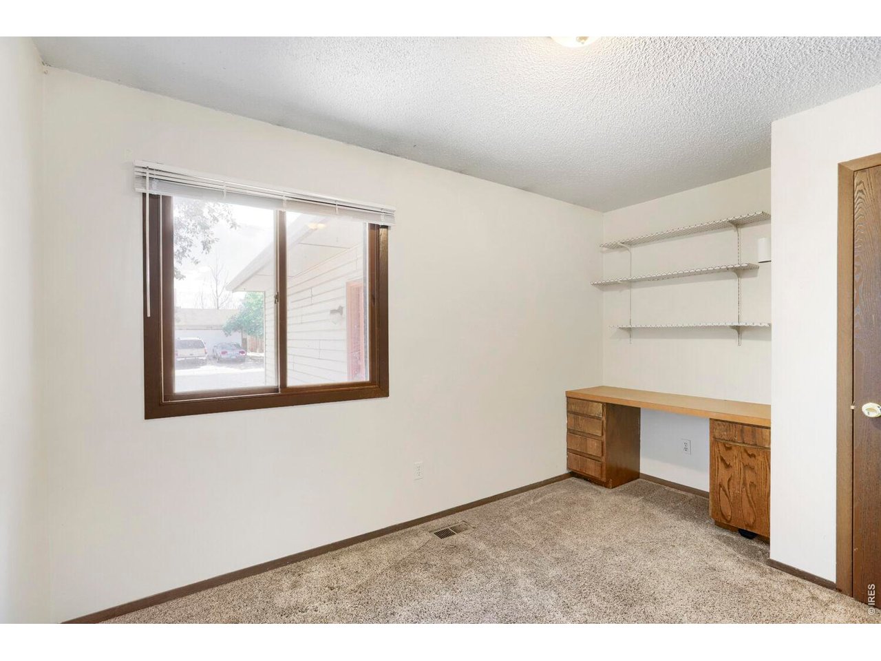 Built in desk in Bedroom #3