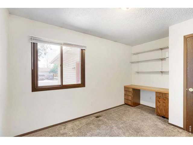 Property Photo 19 Built in desk in Bedroom #3