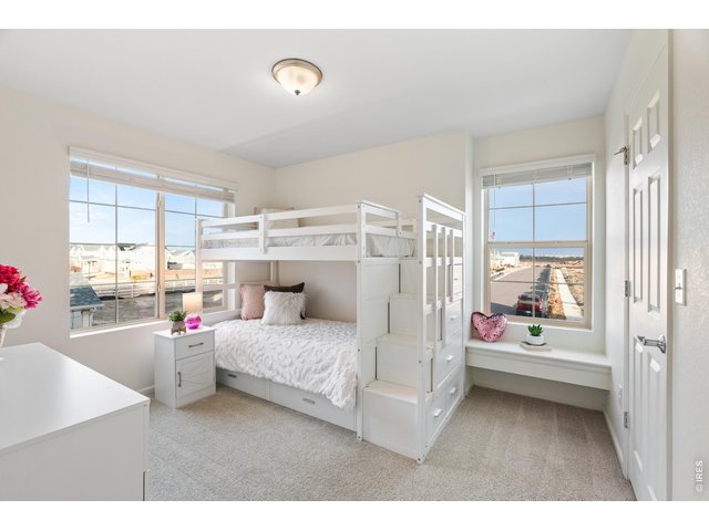 Property Photo 22 2nd bedroom with cute window seating