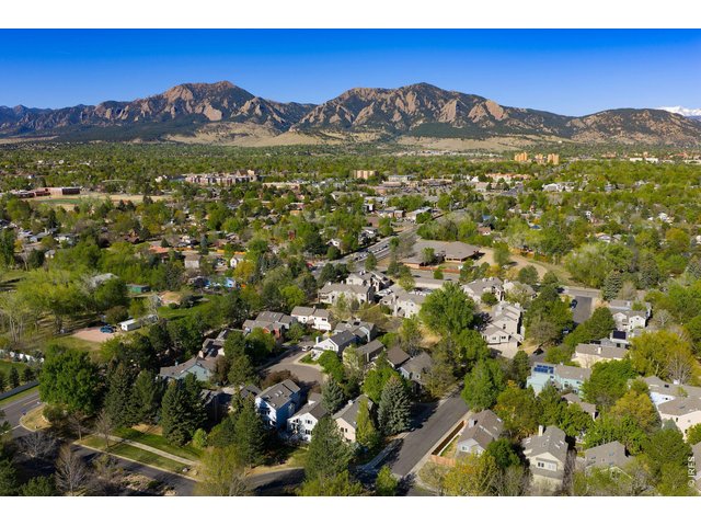 Property Photo 7 Enjoy the quintessential Boulder lifestyle in this exceptional Meadow Glen East location, offering easy access to Flatirons Golf Course, Meadow Tennis Club, East Boulder Rec Center, Boulder Open Space, top-rated schools and East Boulder amenities. 