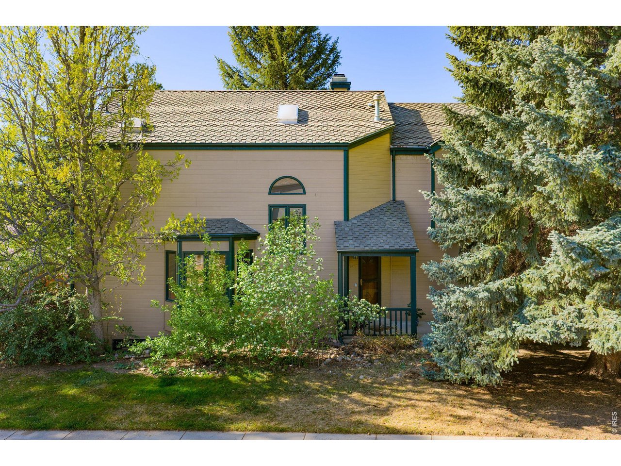 Enjoy sun-filled mornings and relaxing strolls through Meadow Glen's nature filled neighborhood.