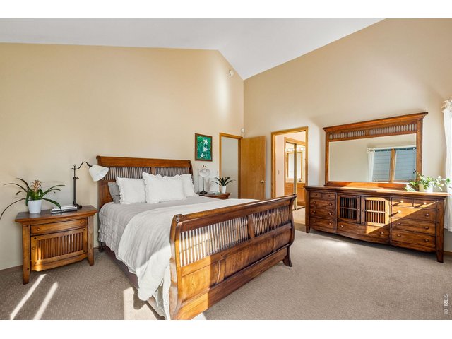 Property Photo 30 The sunlit, serene primary wing is complete with a king size bedroom, ensuite bathroom and oversized walk-in closet. 