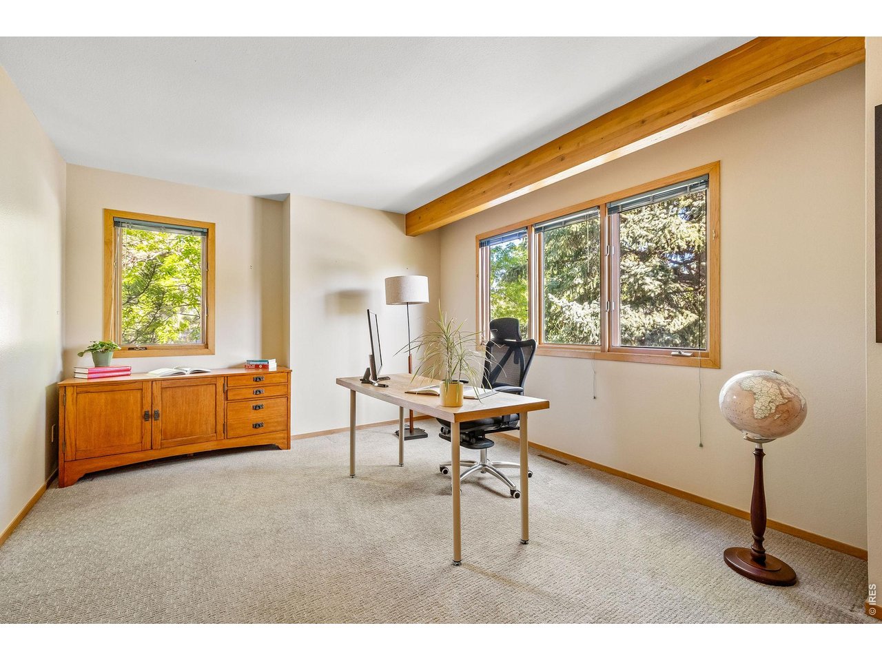 Upper level office/bedroom flex space. 