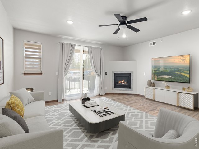 Property Photo 7 Warm & inviting interior