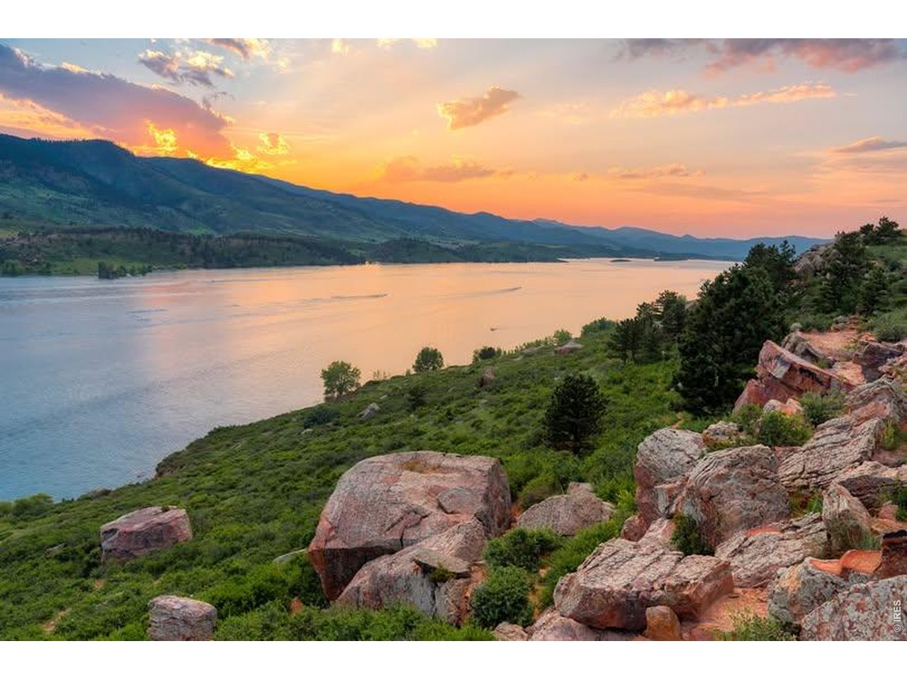 Horsetooth reservoir nearby 