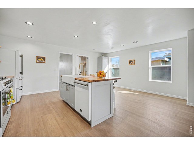 Property Photo 9 Kitchen