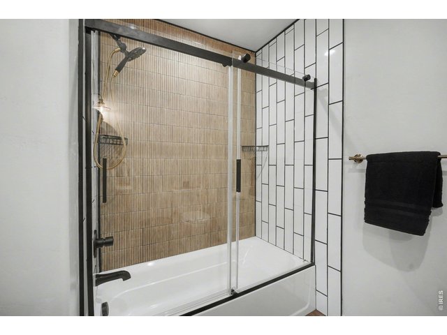 Property Photo 19 Hallway Bathroom