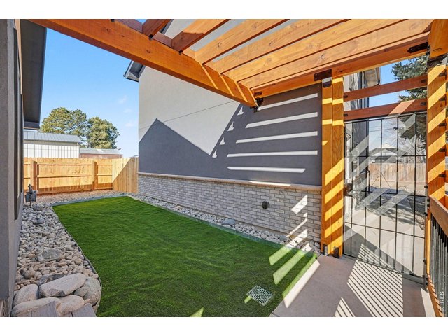 Property Photo 31 Courtyard area