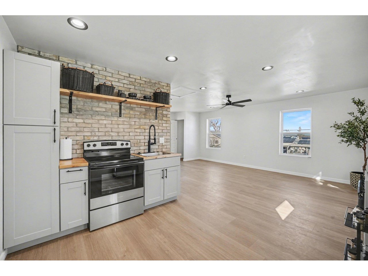 Property Photo 27 Apartment Kitchen