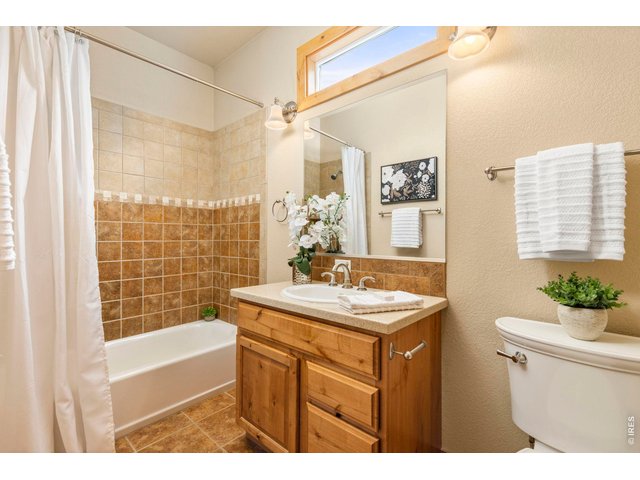 Property Photo 26 Full Guest Bath
