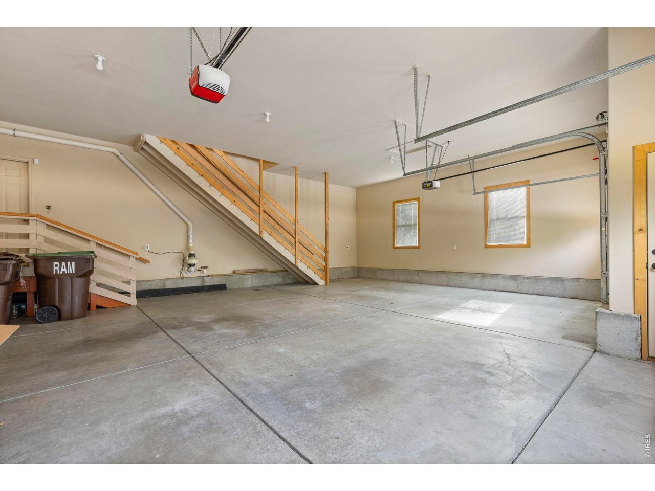 1007 Sq Ft Oversized & Fully Drywalled 3 Car Garage